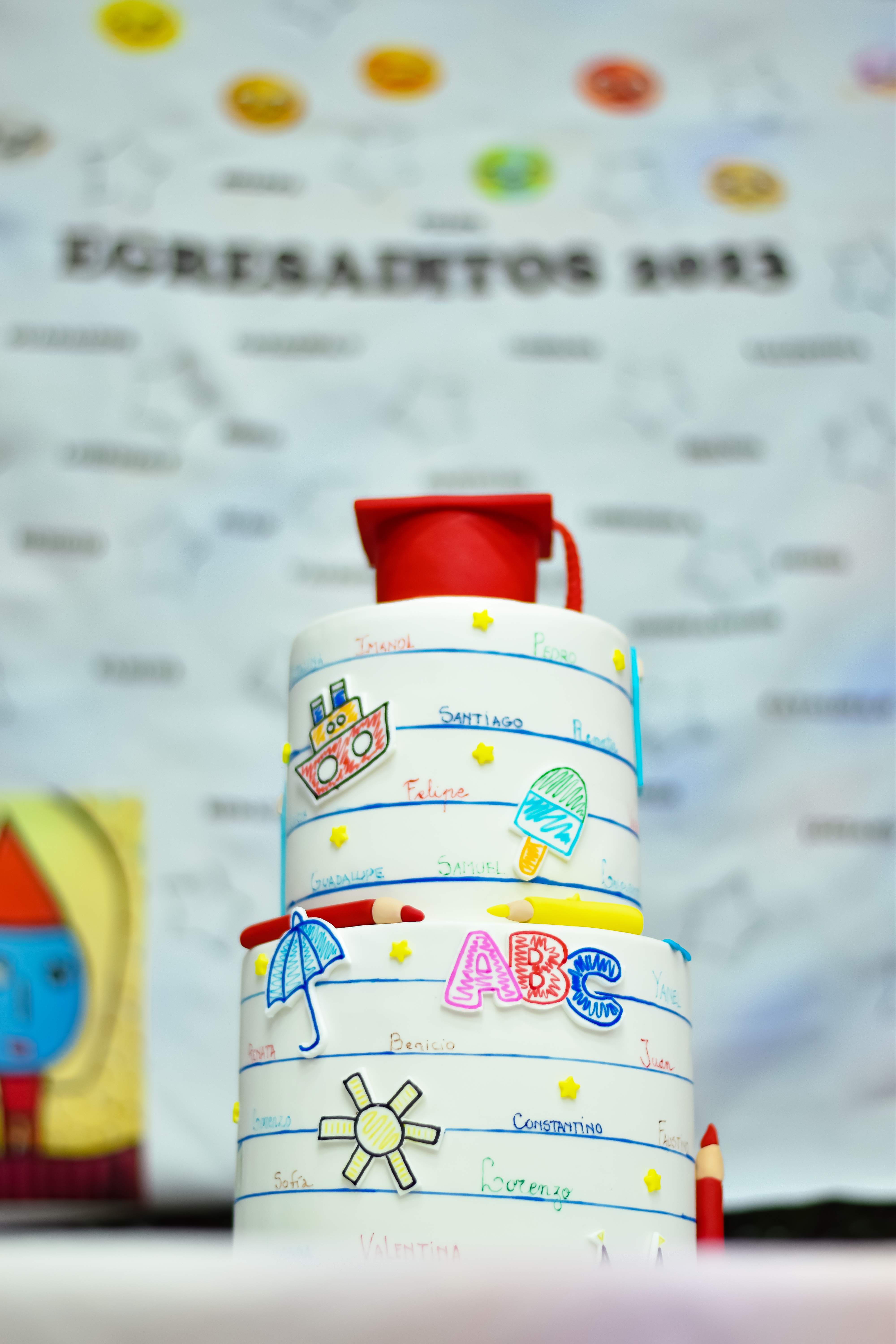 Torta decorada para una celebración de egresaditos